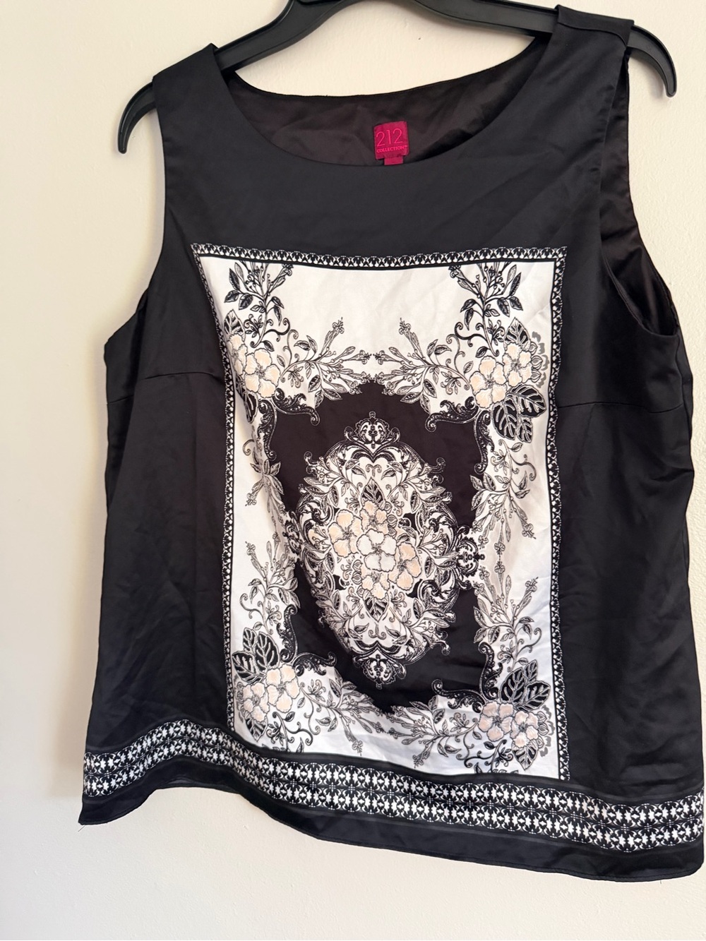 212 Collection Black and White Floral Medallion Tank